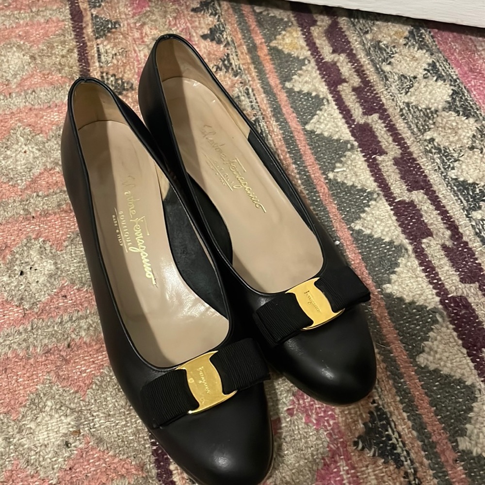 Ferragamo one inch flats - black - Size 9.5 narrow